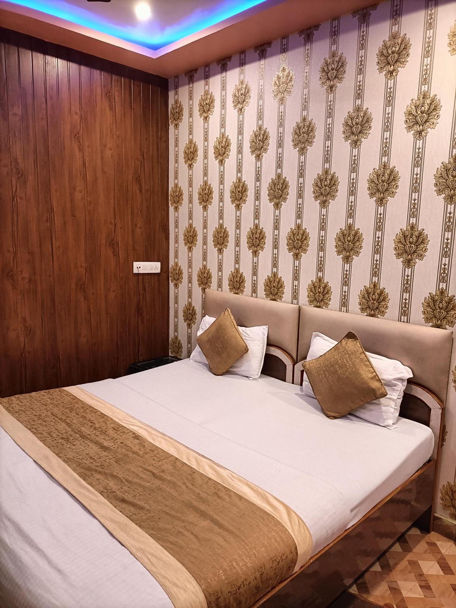 Hotel Picasso Varanasi Prime Location Exterior photo