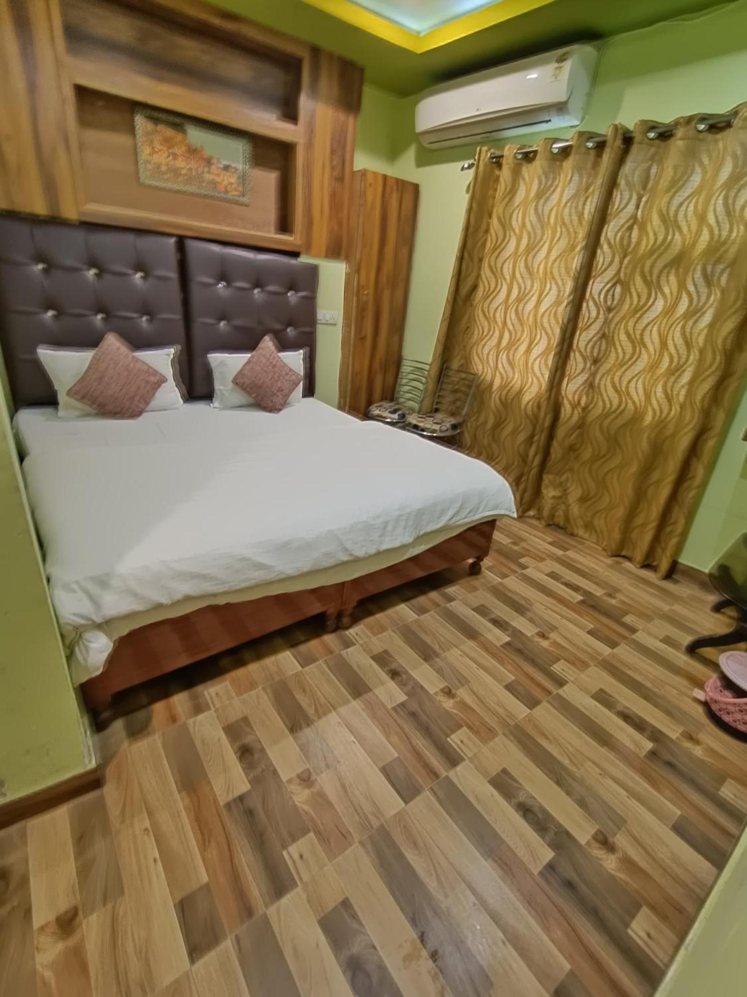 Hotel Picasso Varanasi Prime Location Exterior photo