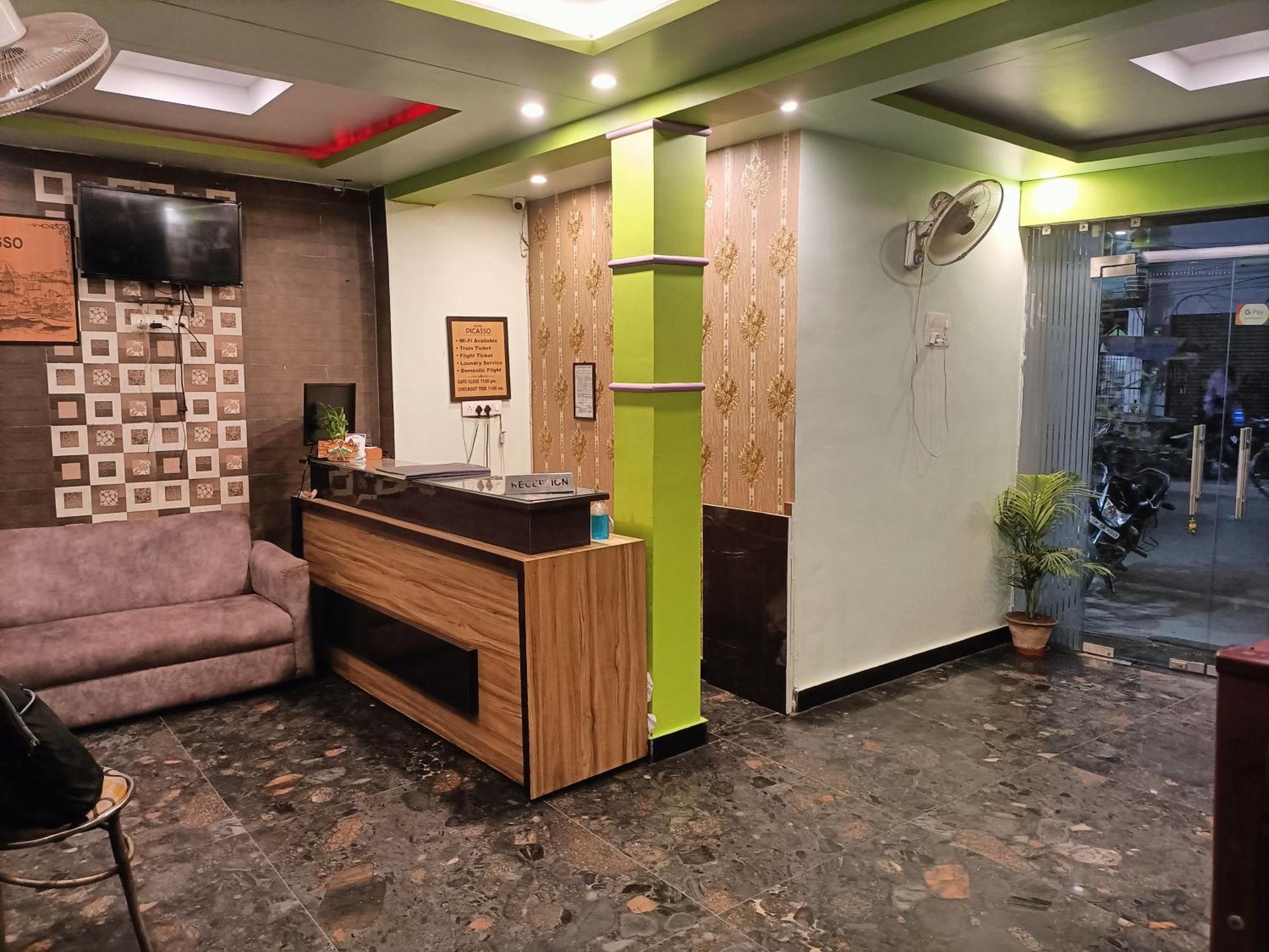 Hotel Picasso Varanasi Prime Location Exterior photo