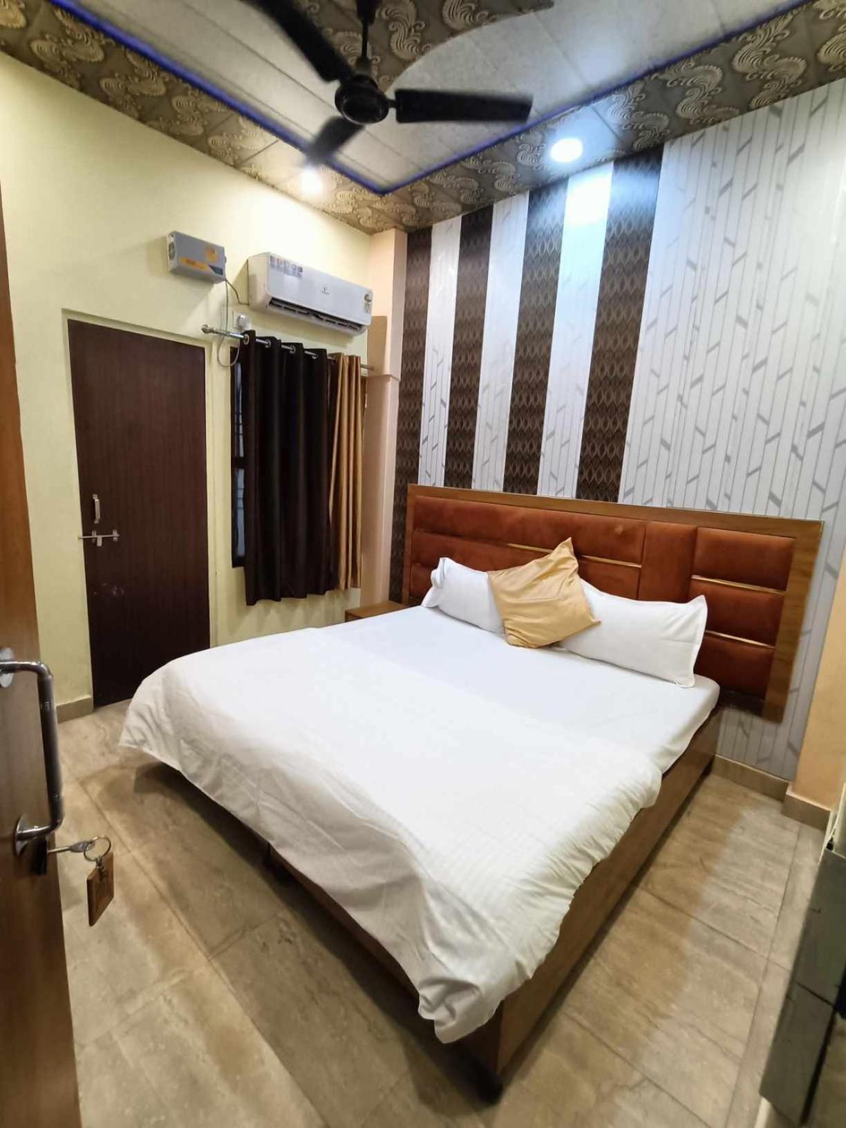 Hotel Picasso Varanasi Prime Location Exterior photo