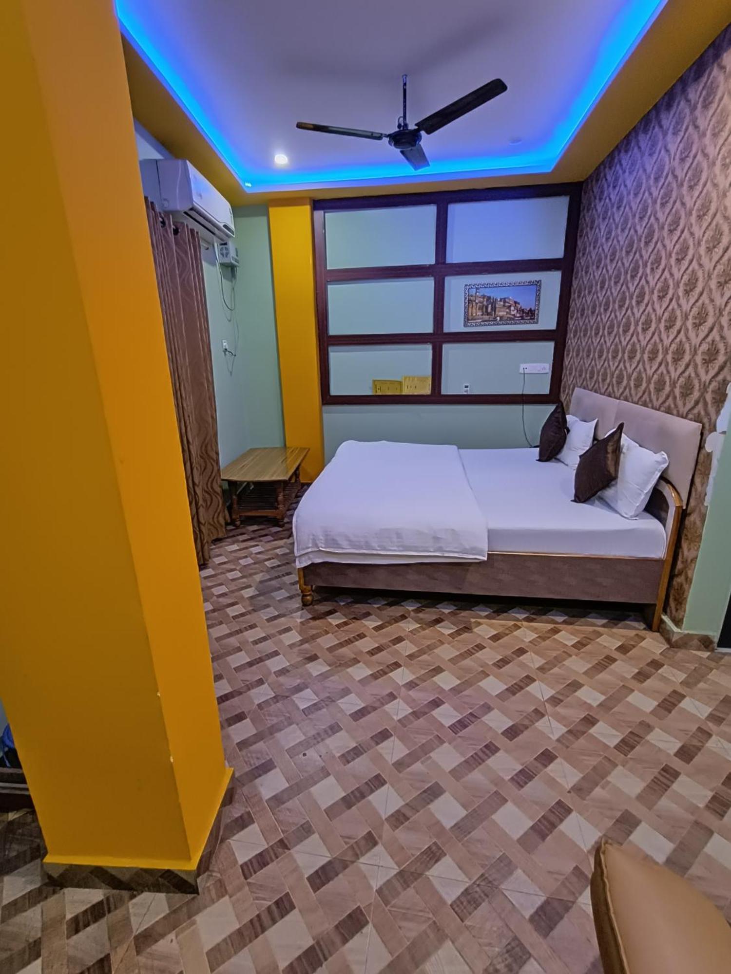 Hotel Picasso Varanasi Prime Location Exterior photo