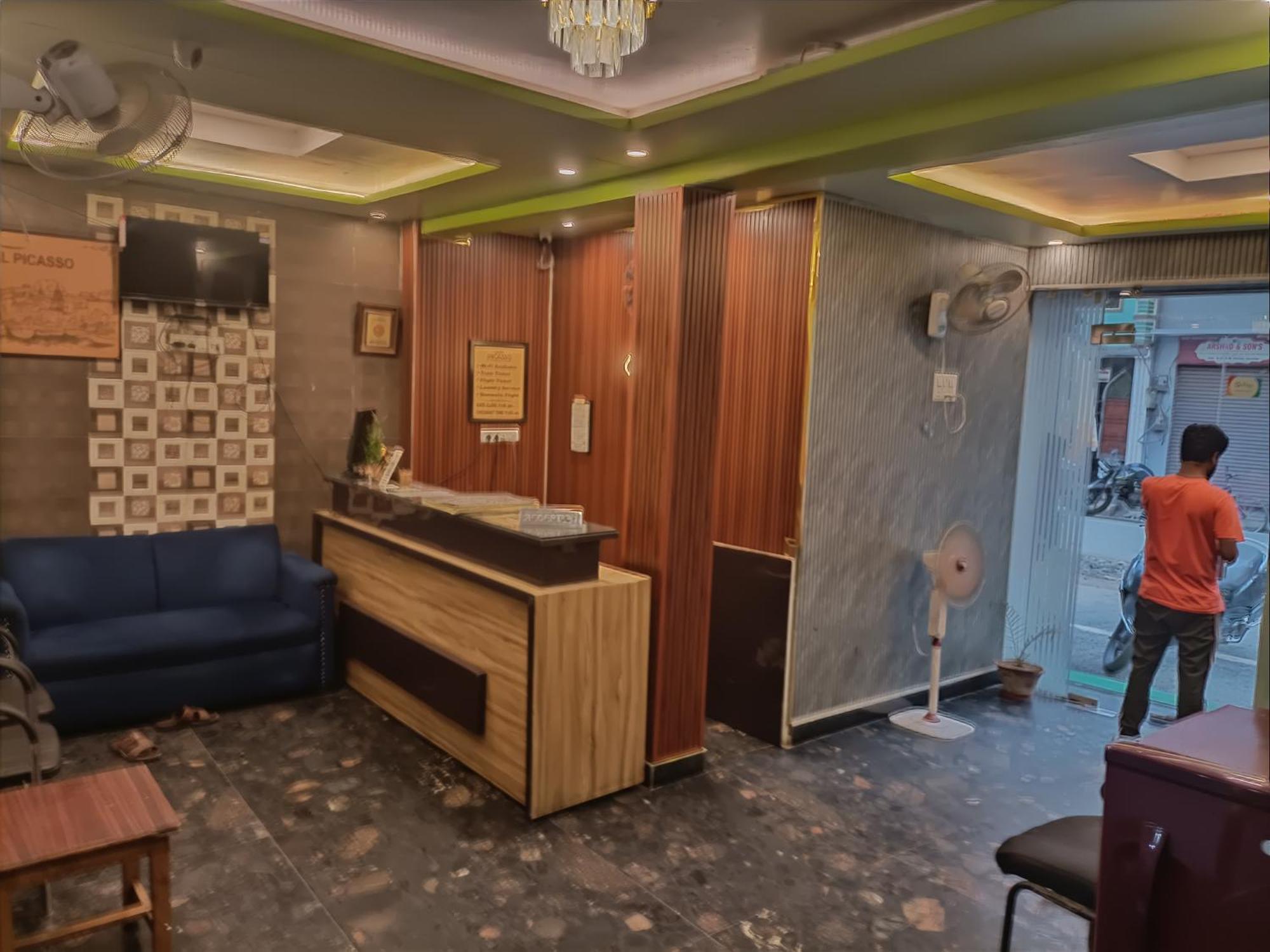 Hotel Picasso Varanasi Prime Location Exterior photo